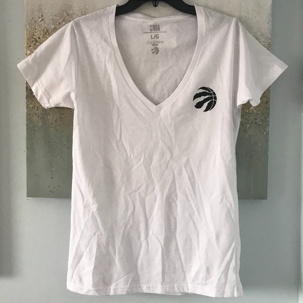 ⚡️SOLD ON EBAY⚡️NBA Toronto Raptors 🏀T-Shirt (NWT)
